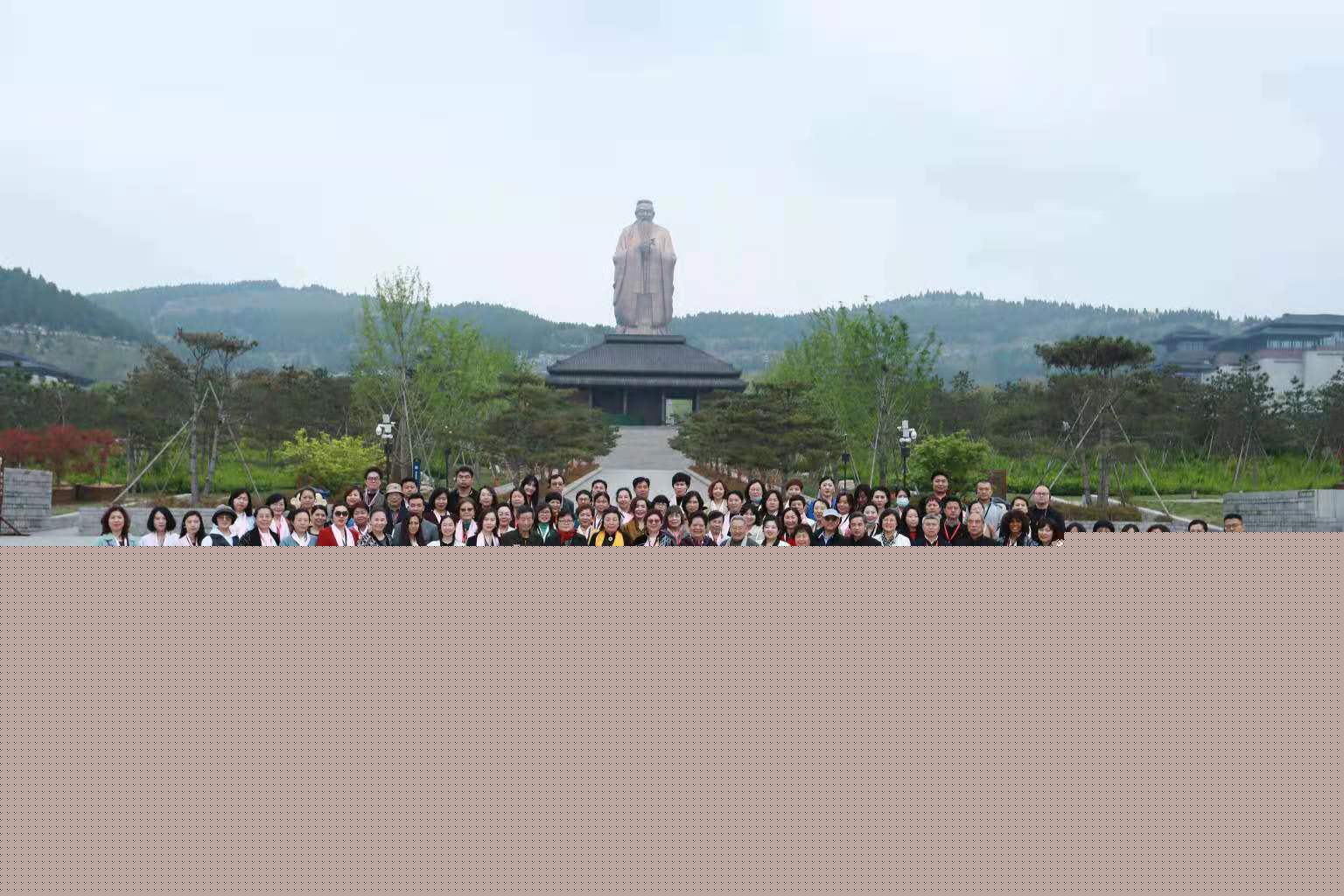 萬合恒業(yè)董事長許羅軒女士受邀參加地球母親日與世界讀書日“母愛基金與母愛教育”專題活動